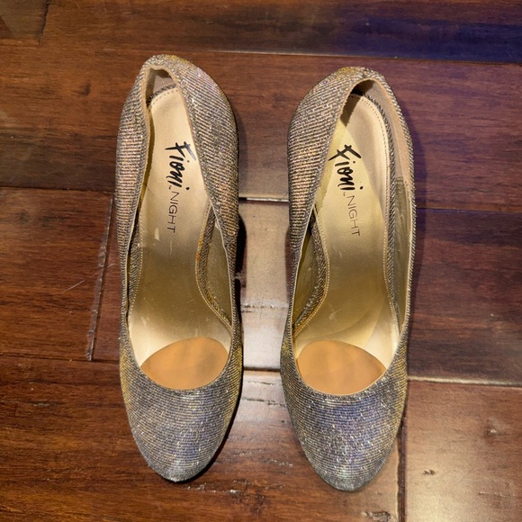 FIONI Clothing Shimmering Silver Heels - Picture 2 of 5